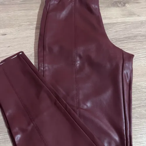 Calça em Couro Eco - Amaro