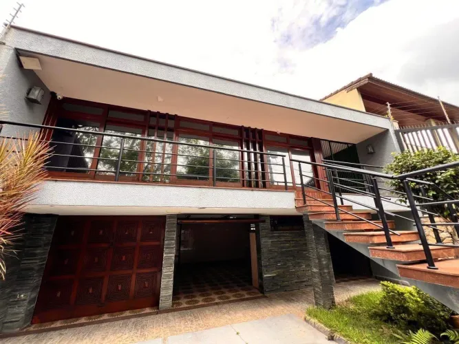 Espetacular Sobrado para Locação na Vila Zelina, com 300m² de área construída, 3 suítes e