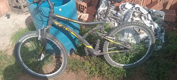 Venda-se bike semi usada
