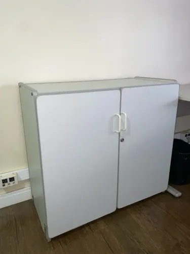Armário de Escritório - 2 Portas - Ótimo estado