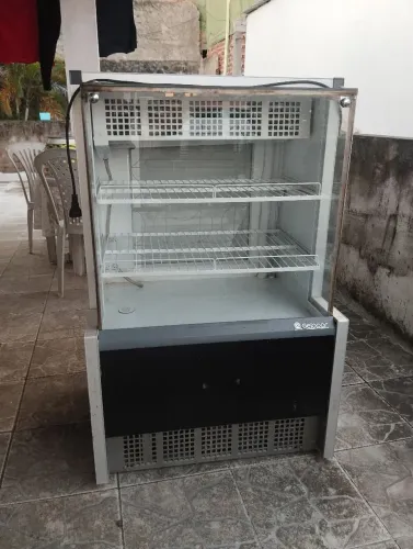 Expositor Refrigerado para doces e tortas 