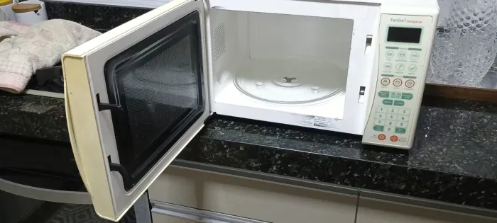Microondas Cônsul 18L