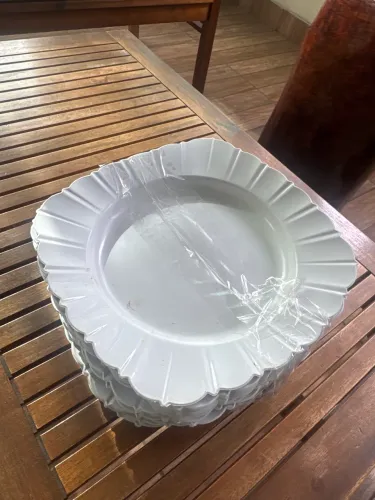 Kit 19 Pratos Branco Fundo Com Borda Plástico 