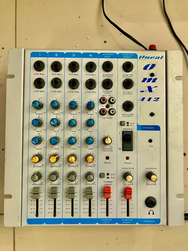 Mesa de Som Oneal OMX-412 4 Canais - Excelente Estado!