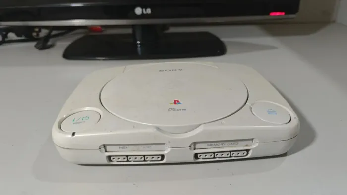Play Station 1 Slim no estado
