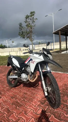 Vende-se XRE 300