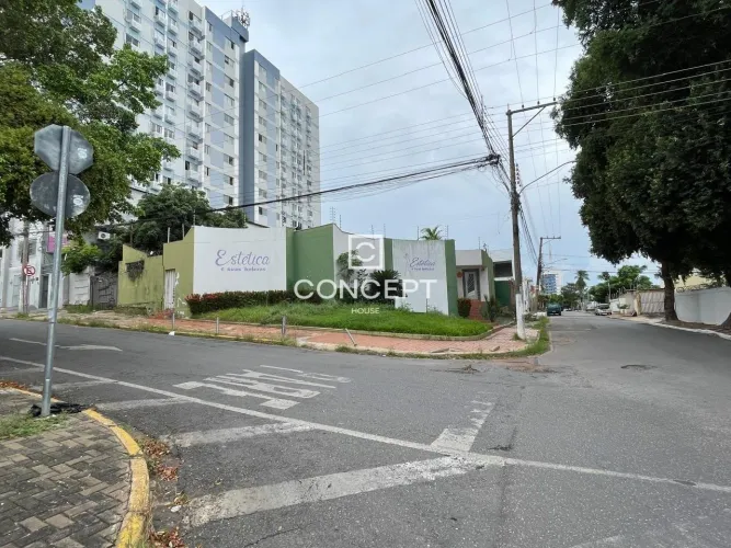 TERRENO Á VENDA COM CONSTRUCÃO
