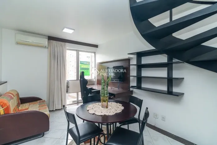 Apartamento duplex mobiliado de 1 dormitório andar alto na Cidade Baixa