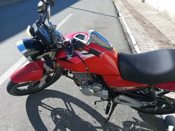 Suzuki 150 com partida elétrica 
