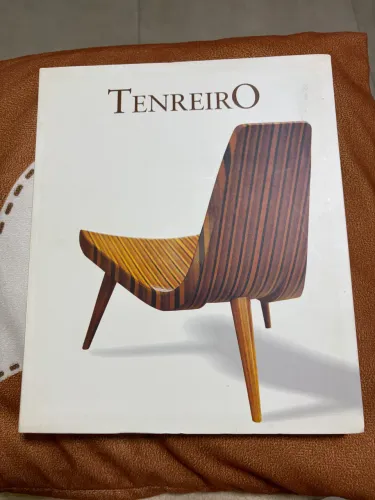 Livro de Design do Mestre Joaquim Tenreiro