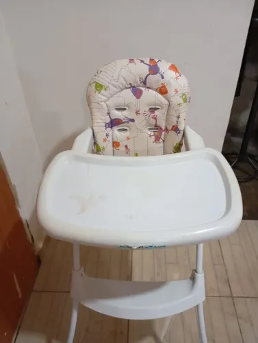 Cadeira de alimentação infantil