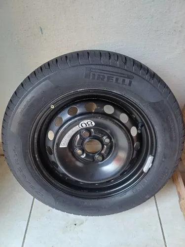 Aro 14 4x100 com pneu pirelle praticamente novo