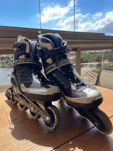 Patins Rollerblade inline em estado de zero
