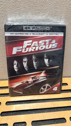VELOZES E FURIOSOS 4 - DISCO EM BLU RAY E BLU RAY 4K - DUBLADO E LEGENDADO EM PORTUGUÊS