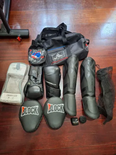 Kit Muay Thai: Luva Pretorian, Caneleira Olimpo e Bolsa