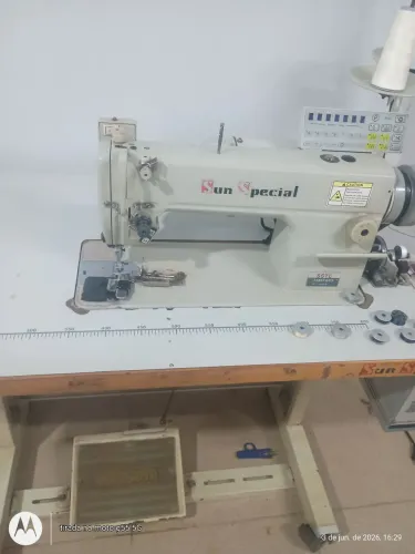 Máquina de costura eletrônica 220w