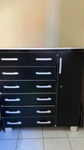 Cômoda 6 gavetas e 1 porta com chave