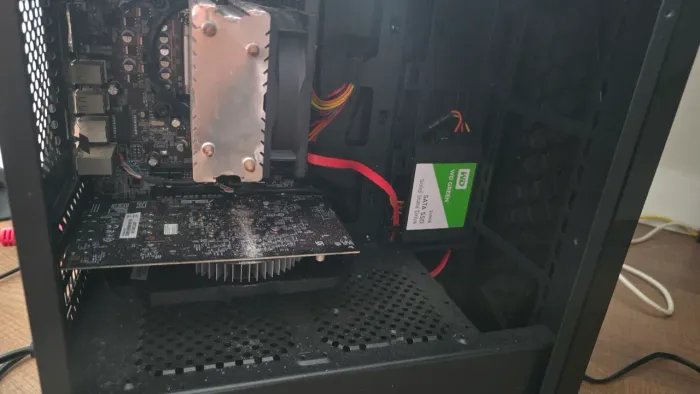 PC i5 3570 com SSD 240gb + 8GB RAM + RX 550 4GB