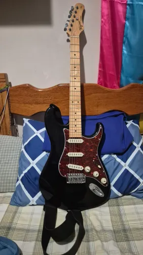 Guitarra Tagima TG-530 (Stratocaster)