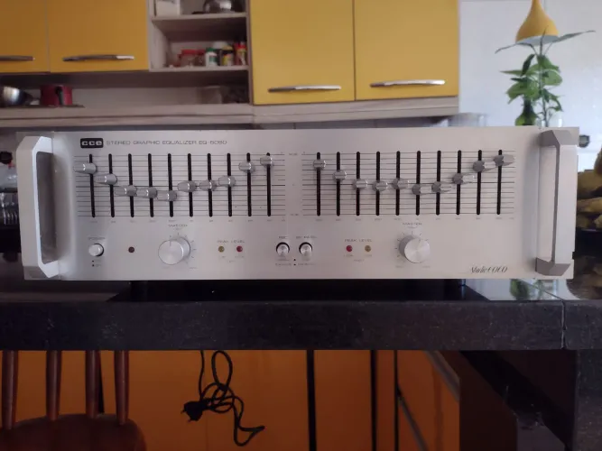 Equalizador CCE Studio 6060 - com alças para Rack - Lindo e Impecável 