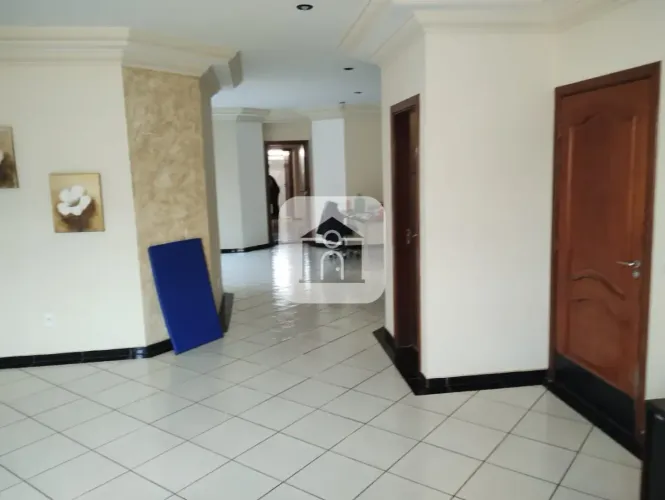 Casa para venda e locação no bairro Jardim Karaiba