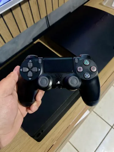 Controle original de PlayStation 4 praticamente novo