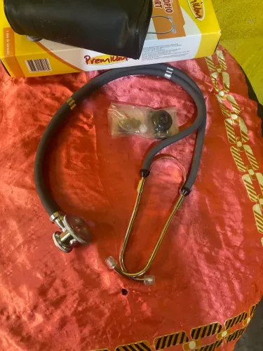 Kit da enfermagem braçadeira de pressão e estetoscópio