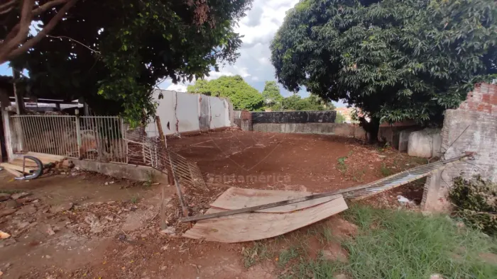 Terreno à venda com 332,04m² no Jardim Tókio na Região Oeste de Londrina