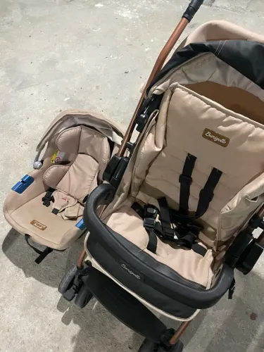 Carrinho de bebê + bebê conforto