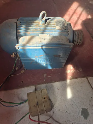 Vendo motor 5cv baixa Weg
