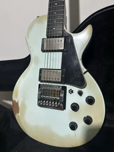 Guitarra gibson invader 1984 com ponte tremolo kahller