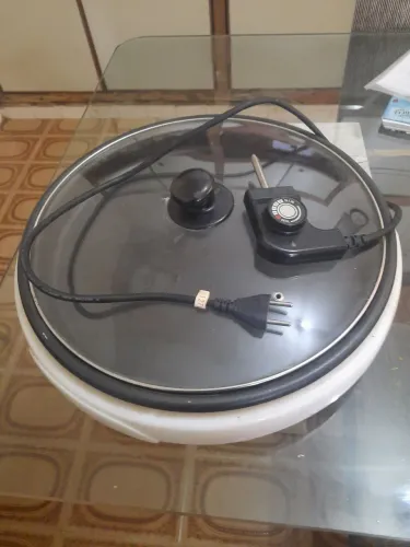 Panela elétrica marca Dellar modelo 157 - 127w, 60 HD, 1500w