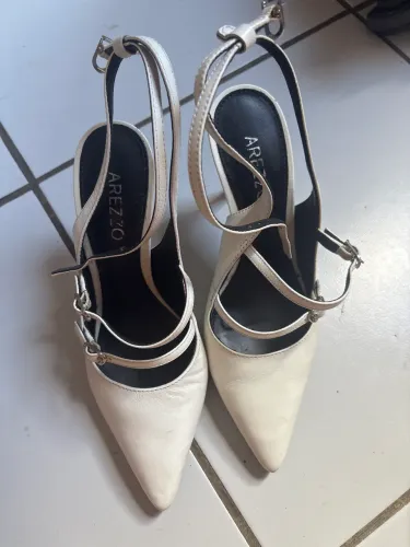 Vendo sandália Arezzo
