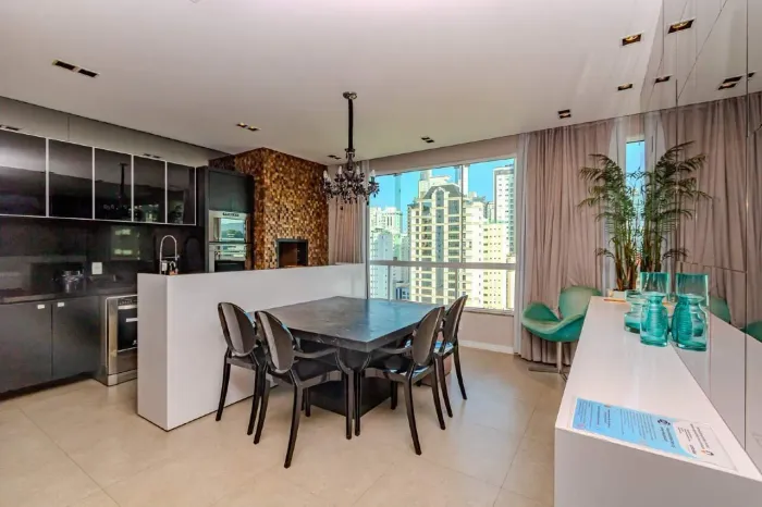 Apartamento próximo ao mar à venda em Balneário Camboriú