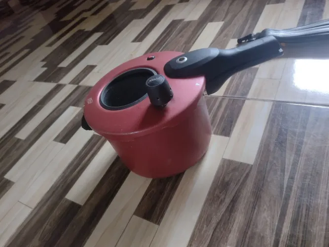 Vendo essa panela de pressão urgente