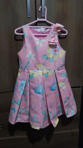 vendo vestido novo tamanho 2 a 3 anos pra mais informações zap * 