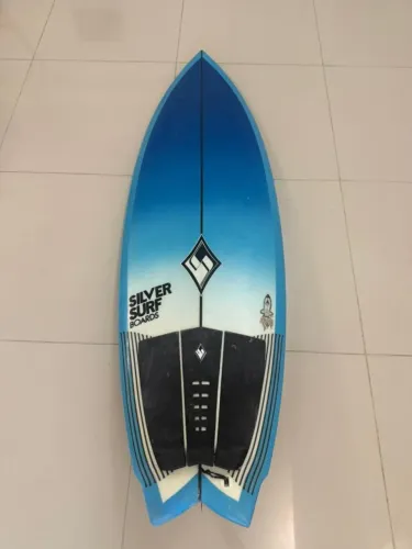  Prancha de Surf 5'7" 31 Litros Epoxy (Fish Silver) - Quilhas não inclusas