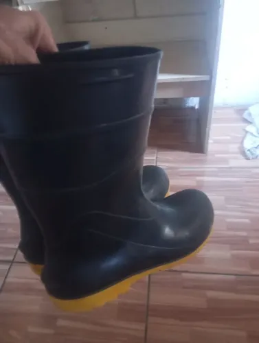 Bota pouco usada
