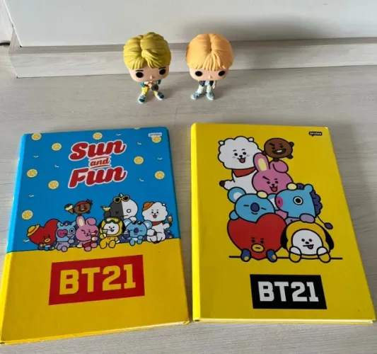 Funko pop BTS com 2 cadernos