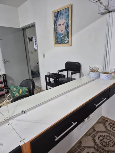Bancada, balcão com espelho salão de beleza