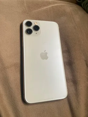 iPhone 11 Pro 256GB Branco (Prata/Pérola) - R$ 2.000