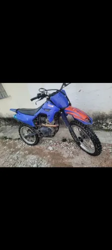 A moto é uma xt225, com doc verdinho.