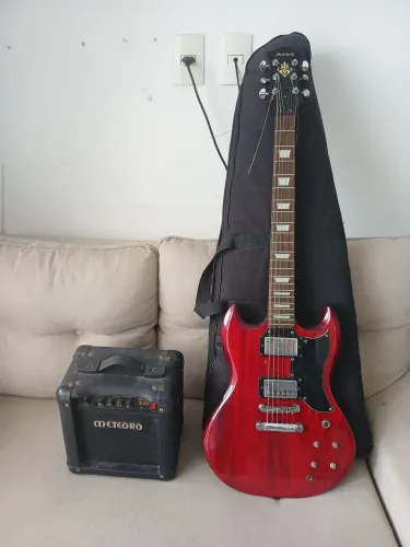 Guitarra Strinberg + Amplificador meteoro 10 MG