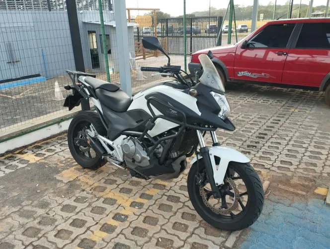 Vendo NC700X ano 2013 toda revisada R$ 30.000 pneus novos e relação 