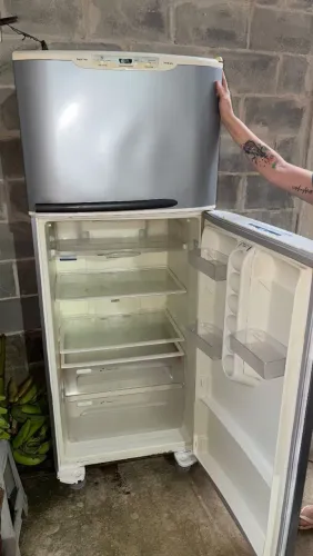Geladeira frost free electrolux usada