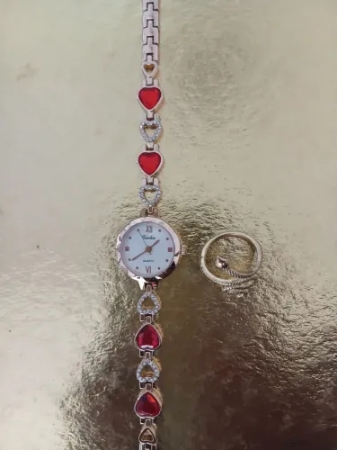 RELÓGIO COM PEDRA DE DIAMANTE MAIS ANEL GRÁTIS