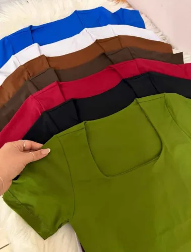 Blusa em poliamida .