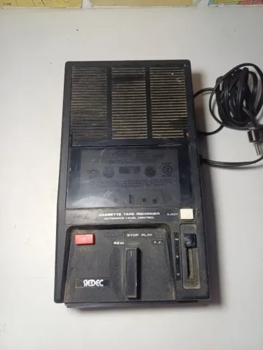gravador de fita cassete vintage da marca Siedec. modelo KC-0511. sem testar