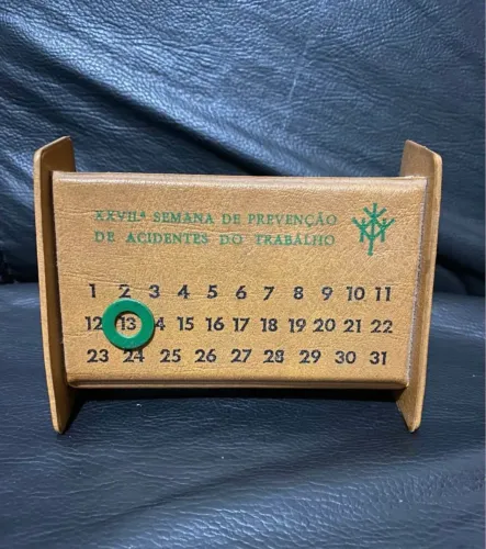 Calendário porta papel