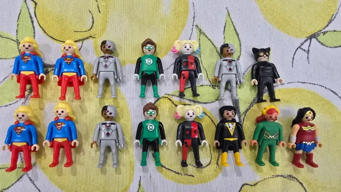 Bonecos Playmobil Kinder tipo LEGO